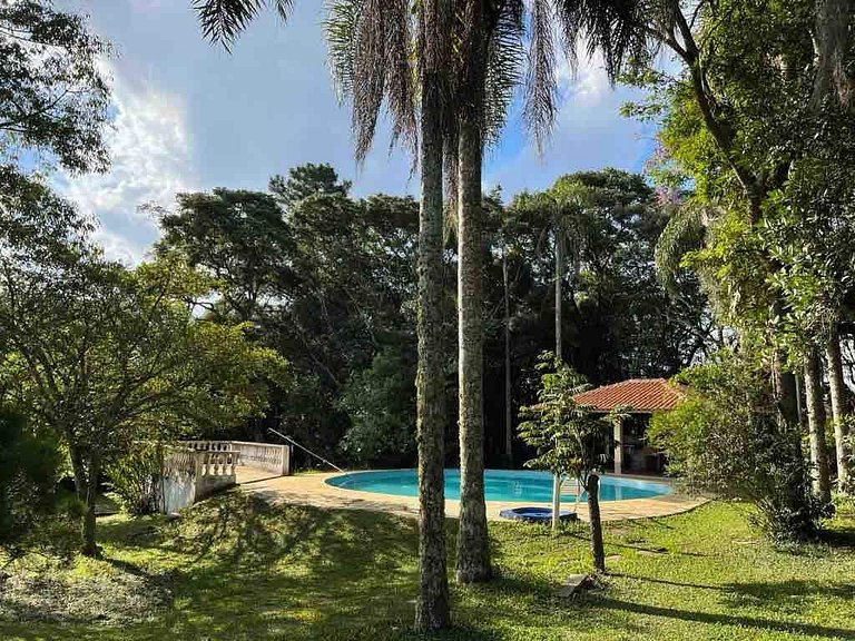 Chácara para Famílias - Espaçosa em Ibiúna