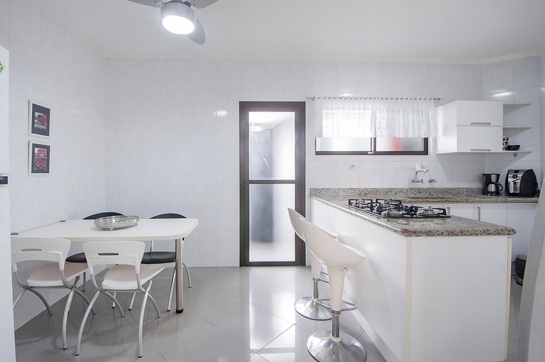 Apartamento de Luxo com Churrasqueira e 2 Vagas